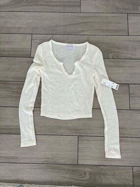 NWT Cream Ribbed V-Neck Long Sleeve Top!